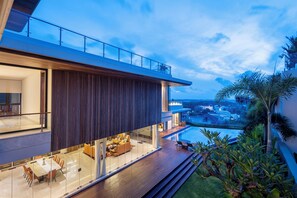 Terrace/patio - Spacious 5-bedroom villa in lovely Bali near Savaya (Ungasan)