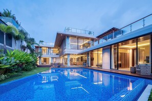 Pool - Spacious 5-bedroom villa in lovely Bali near Savaya (Ungasan)