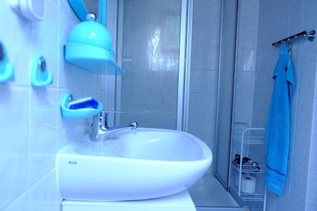 Basic Apartment, River View | Bilik Mandi | Pengering rambut, tuala disediakan, sabun, syampu 