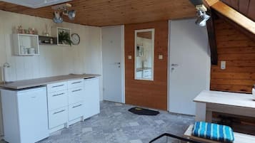 Double Room, River View | Private kitchen