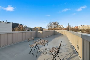 Outdoor dining - 2-bedroom apartment in fantastic Philadelphia with rooftop (Philadelphia)