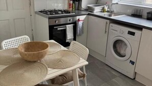 Unclassified image, 2 of 18, button - Cosy 2-bed Maisonette with Private Garage in Wembley (Wembley)