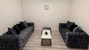 Unclassified image, 5 of 20, button - Stylish Dream Home with 4 en-suite Bedrooms (Liverpool)