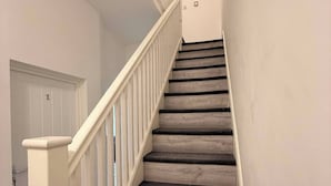 Unclassified image, 4 of 20, button - Stylish Dream Home with 4 en-suite Bedrooms (Liverpool)