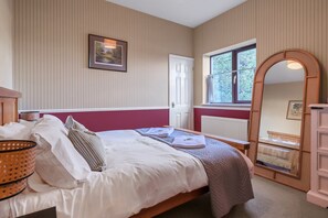 1 dormitorio, tabla de planchar con plancha, Internet y ropa de cama
