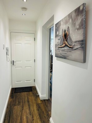 Interior - Charming 1-Bedroom Apartment in Central Northampton (Northampton)