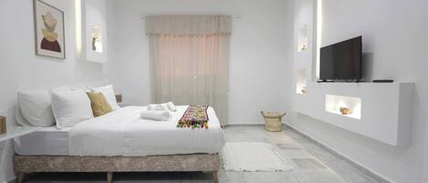 3 habitaciones, tabla de planchar con plancha, internet y ropa de cama