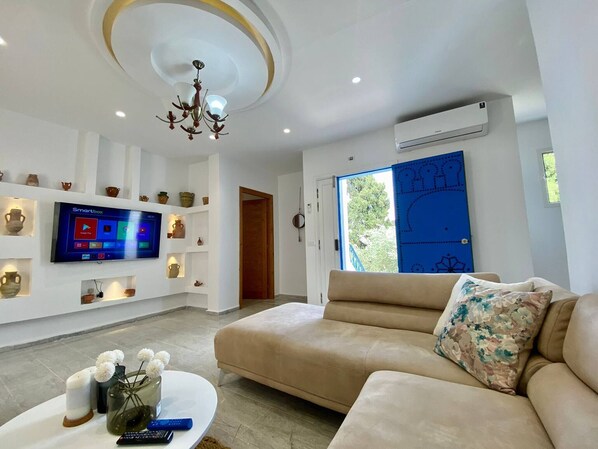 TV - Le Havre Bleu – an idyllic stay in Sidi Bou Said (Site archéologique de Carthage)