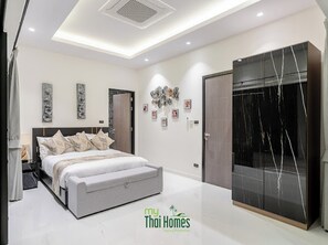 4 bedrooms, iron/ironing board, Internet, bed sheets - An Exceptional Luxury Villa Offering amazing lake view and refined living (Hua Hin District)