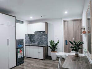 Mikrovågsugn, ugn, spishäll och diskmaskin