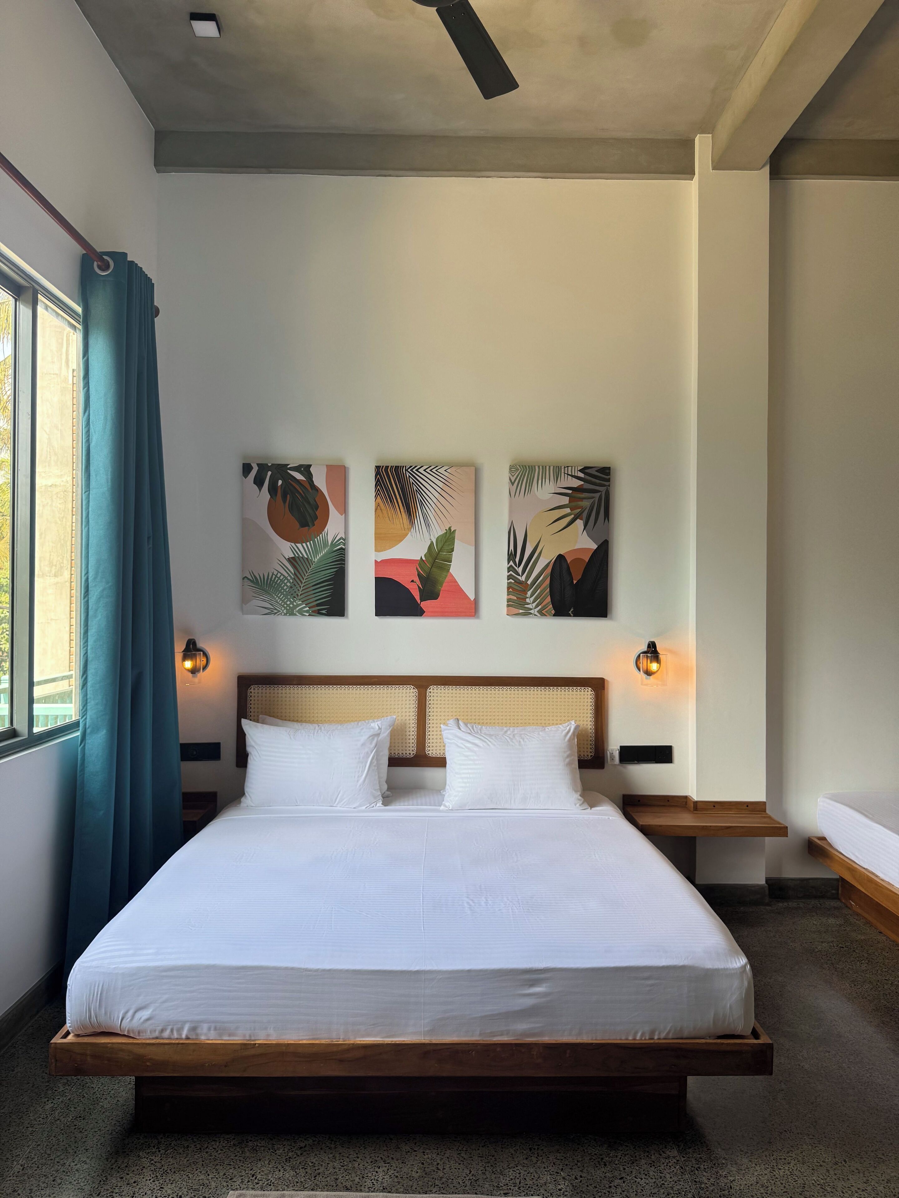 Habitación doble superior, vistas al jardín | Baño | Ducha, artículos de higiene personal gratuitos y secador de pelo