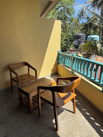 Outdoor dining. Cielo Hiriketiya