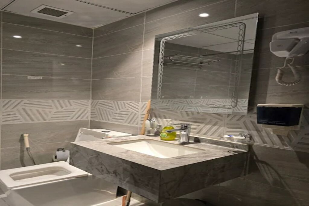 Shower, free toiletries, towels, soap