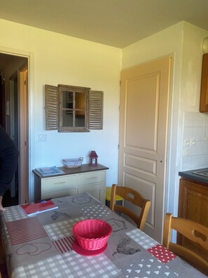 Dining - Cosy apartment 5 minutes walk from the slopes - mountain view - la Joue du loup (Dévoluy)