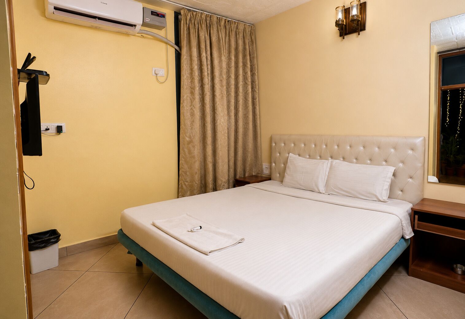 Standard Double Room | Bathroom | Shower, free toiletries, towels, soap