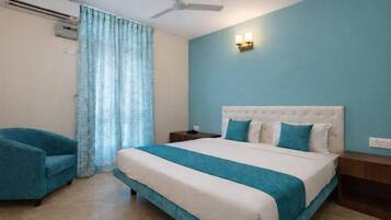 Standard Double Room | Desk, free WiFi, bed sheets