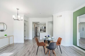 Dining - Near Diablo Stadium & Airport - DogPrkHotTubPoolWD (Tempe)