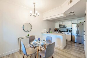 Dining - Spring Training  & ASU -Pool,Parking,Gym,HotTub,WD (Tempe)