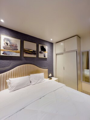 1 bedroom, iron/ironing board, WiFi, bed sheets - Cozy studio apt in Accra - Ghana with AC and gym access (Accra)