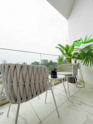 Terrace/patio - Cozy studio apt in Accra - Ghana with AC and gym access (Accra)