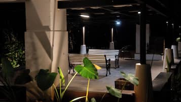 Småhus – executive, bassengutsikt | Terrasse/patio