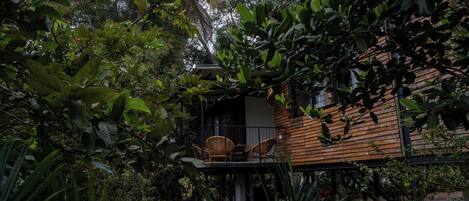 行政平房, 泳池景 | 住宿地面