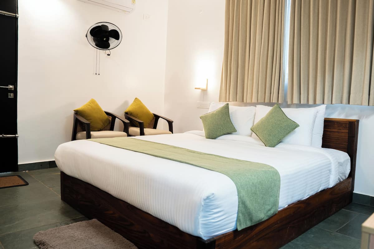 Egyptian cotton sheets, premium bedding, free minibar items