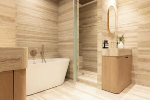 Shower, hair dryer, towels - Stunning air-conditioned apartment – Le Marais (Paris)