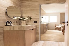 Fridge, oven, stovetop, coffee/tea maker - Stunning air-conditioned apartment – Le Marais (Paris)