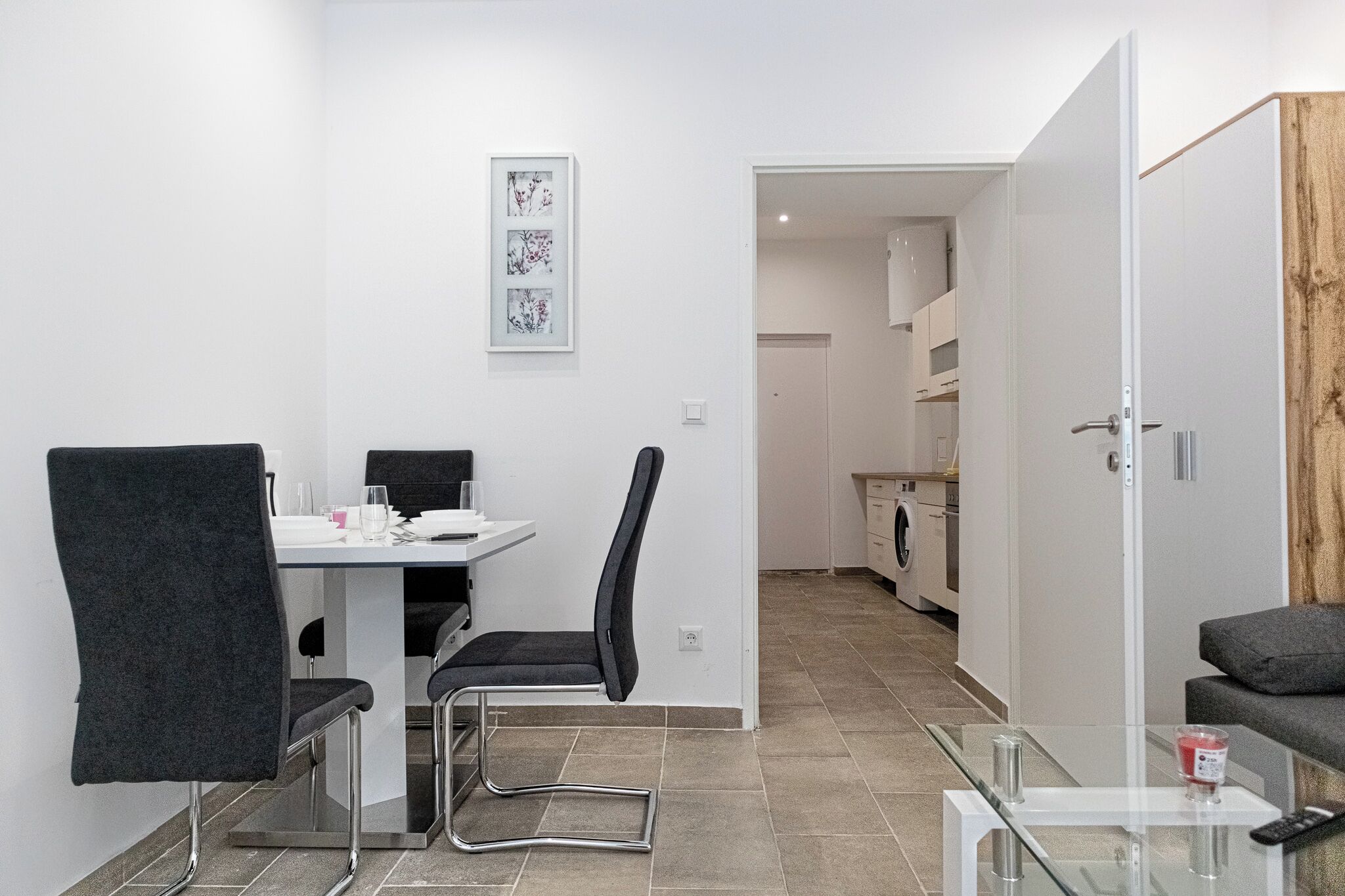 Basic Apartment | Dining