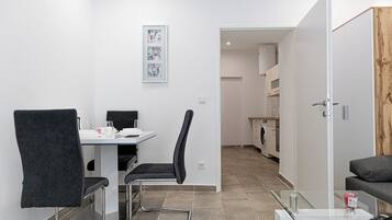 Basic Apartment | Dining