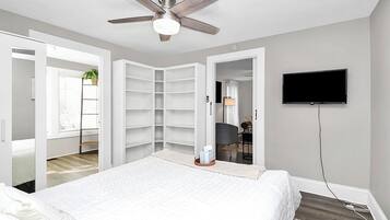 2 soverom, skrivebord, strykejern/-brett og wi-fi (inkludert)