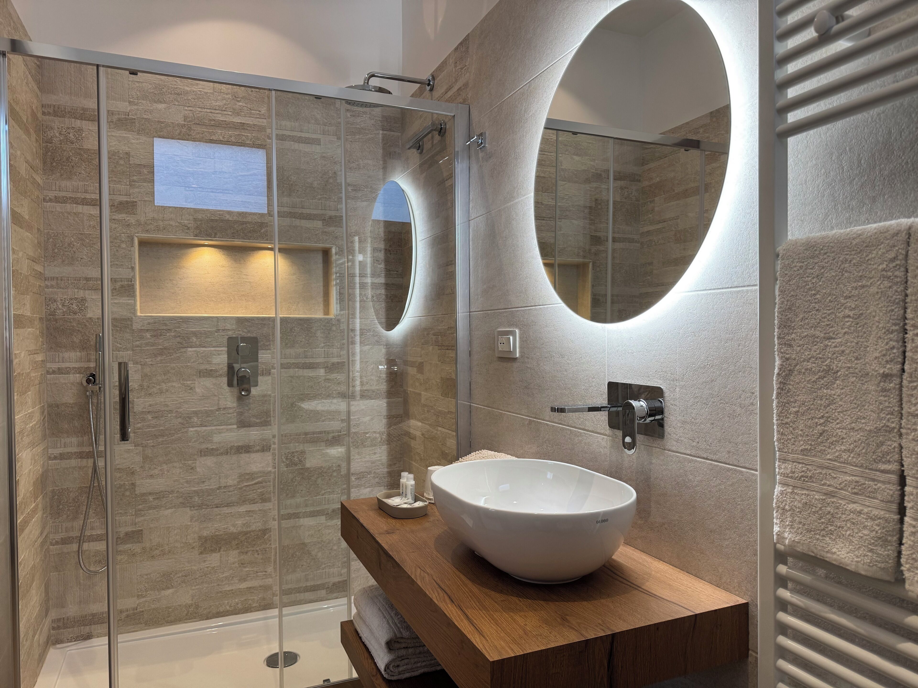 Whirlpool, Haartrockner, Bidet, Handtücher
