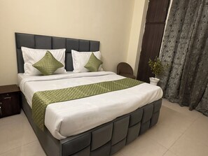 Desk, laptop workspace, free WiFi - Hotel Royal India - New Palam Vihar (Gurugram)