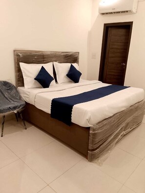 Desk, laptop workspace, free WiFi - Hotel Royal India - New Palam Vihar (Gurugram)