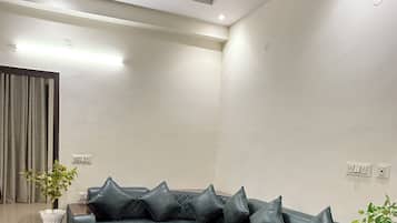 Family Studio, City View | Interior