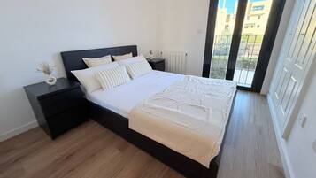 Iron/ironing board, internet, bed sheets