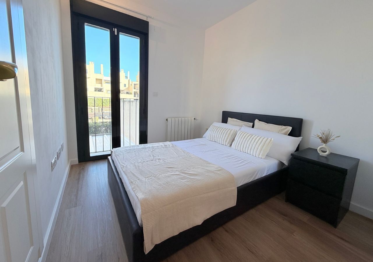 3 slaapkamers, een strijkplank/strijkijzer, gratis wifi, beddengoed