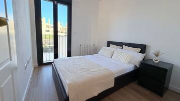 3 slaapkamers, een strijkplank/strijkijzer, gratis wifi, beddengoed