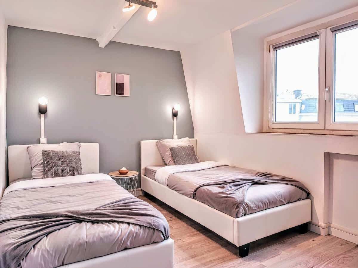 4 bedrooms, travel cot, WiFi, bed sheets