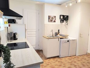 Fridge, microwave, oven, coffee/tea maker