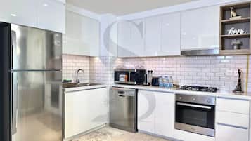 Apartment, 2 Bedrooms, City View | Private kitchen