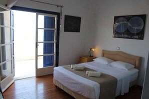 Iron/ironing board, Internet, bed sheets
