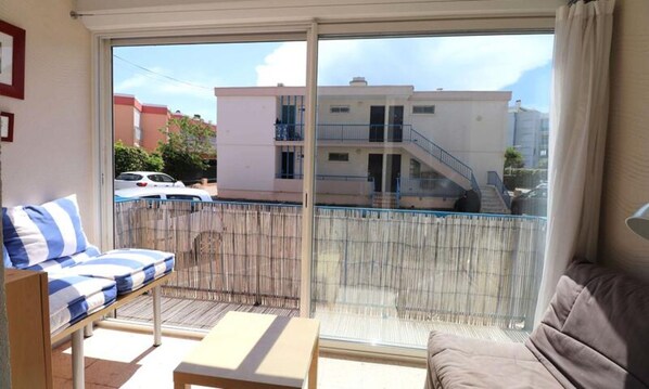 Interior - Apartment in Aigues-mortes Near Beach (Le Grau-Du-Roi)