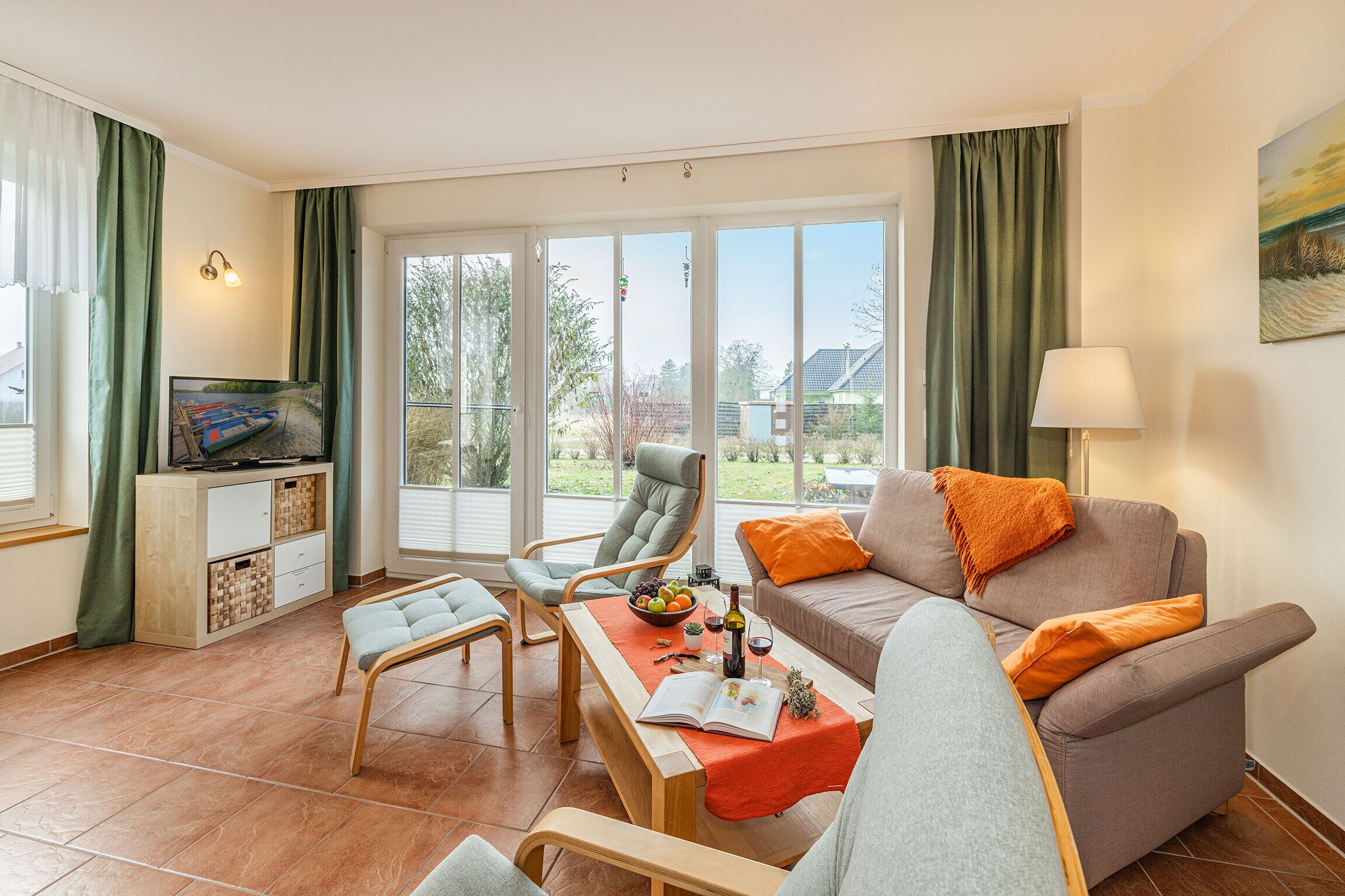 TV, peis, DVD-spiller og stereoanlegg