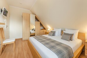 2 bedrooms, travel cot, free WiFi, bed sheets - Comfortable vacation home Seeadler in Korswandt, terrace and proximity to the lake (Korswandt/Usedom)
