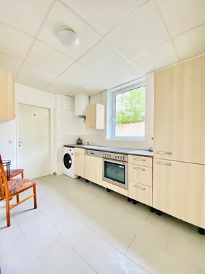 Basic Apartment | Private kitchen - Spacious 2BR Apt For 9 Near Liesing (Vienna)