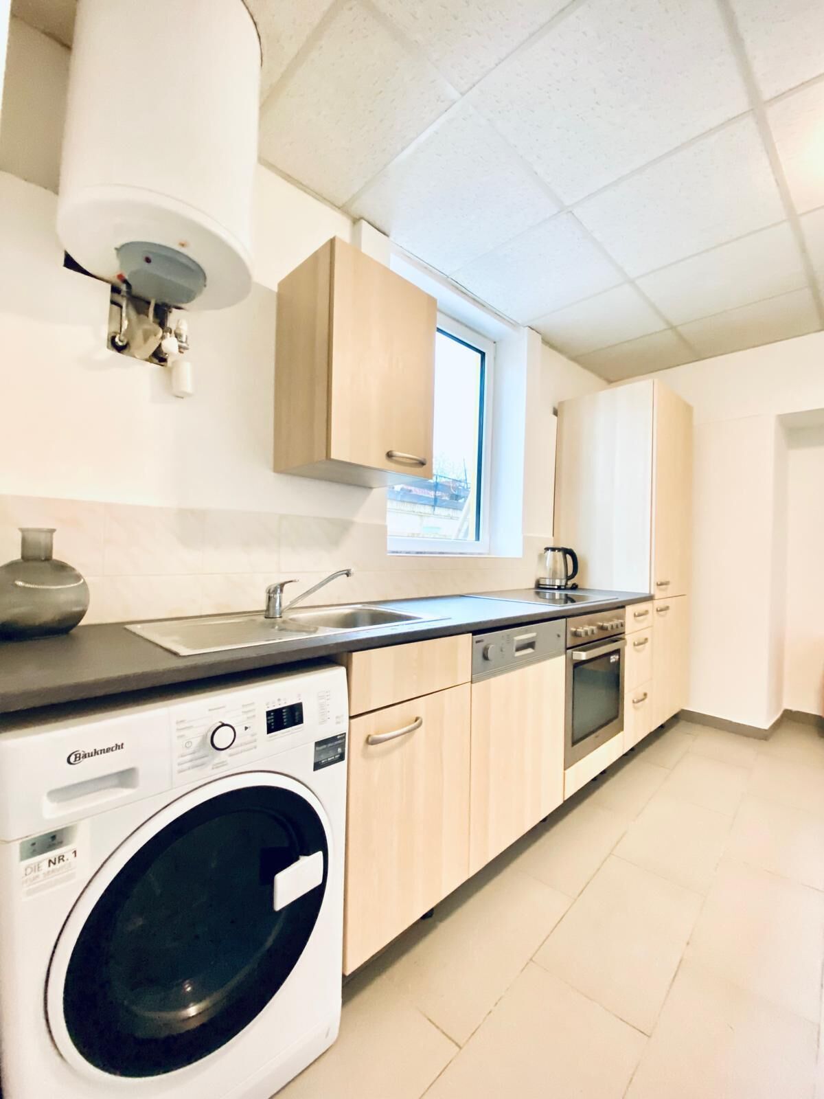 Basic Apartment | Private kitchen | Oven, stovetop, cookware/dishes/utensils