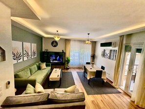 Smart TV - Serene & Styled 1BR Retreat in Compound - families & single travelers only (Giza Governorate)