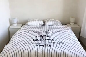 1 bedroom, iron/ironing board, WiFi, bed sheets - T2 Biarritz Jardin Public. Ocean view with balcony (Biarritz)